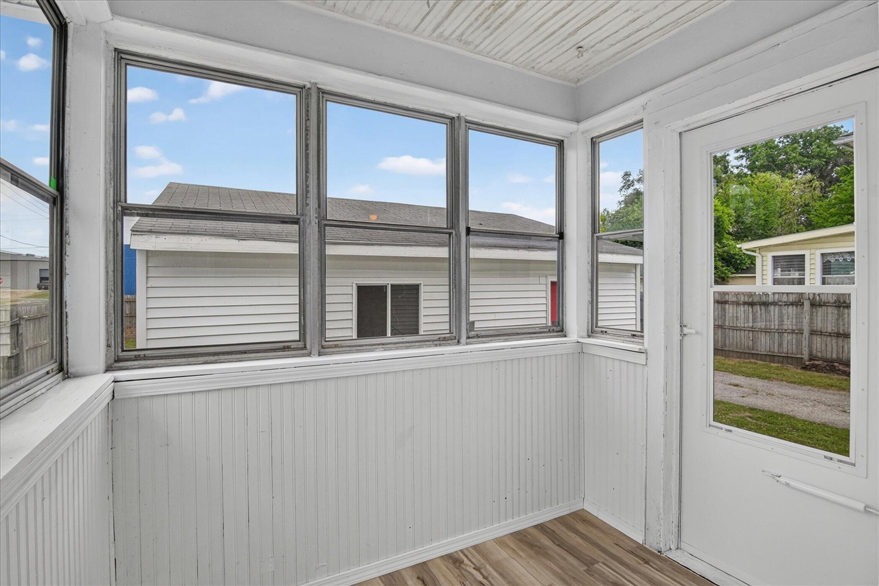 237 North Forbes Street Jackson, MI 49202 - Photo 10 of 48