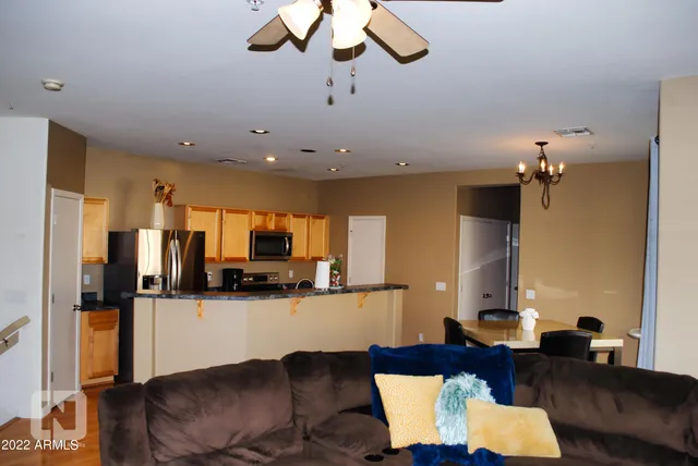 $1,575 | 1420 North 81st Avenue, Phoenix, AZ 85043