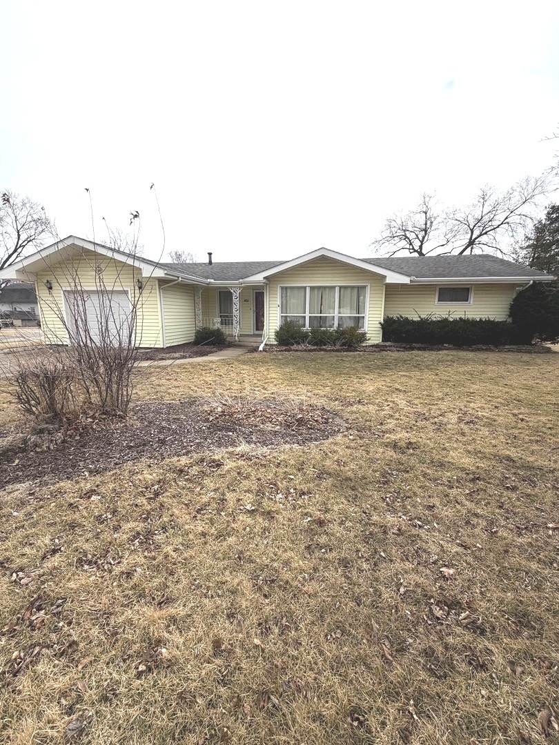 401 North Street Mazon, IL 60444 - Photo 2 of 23 a front view of a house with a yard