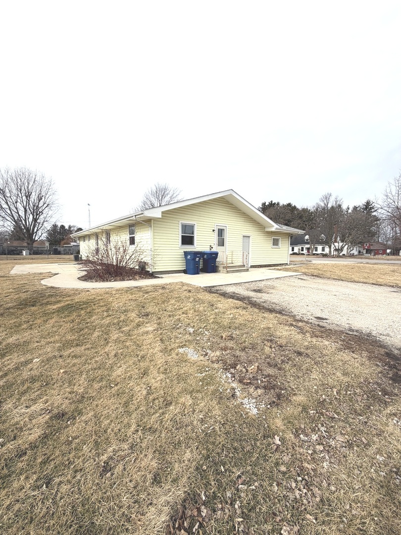 401 North Street Mazon, IL 60444 - Photo 22 of 23 a view of an ocean and beach