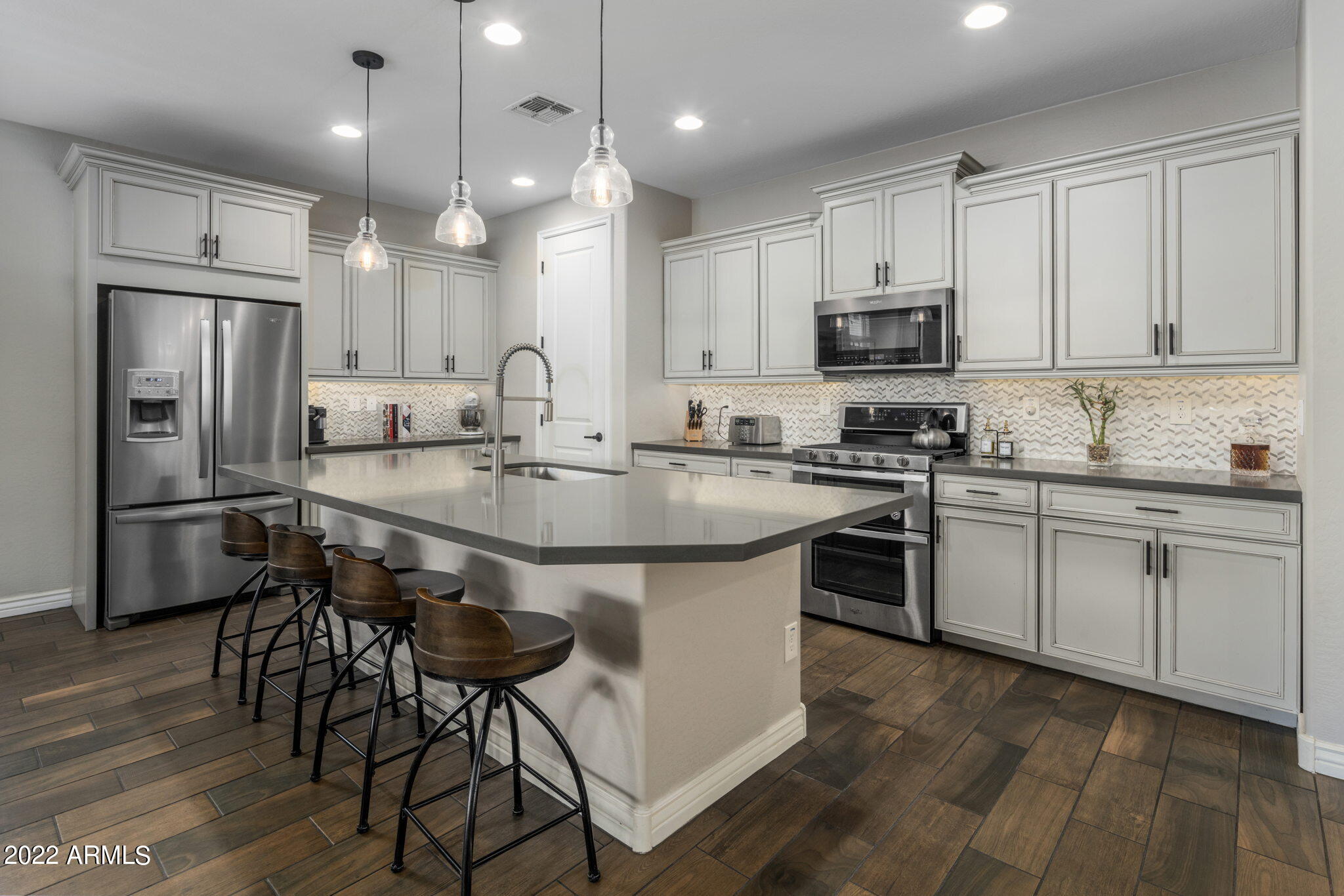 2833 East Fraktur Road Phoenix, AZ 85040 - Photo 2 of 27 Kitchen