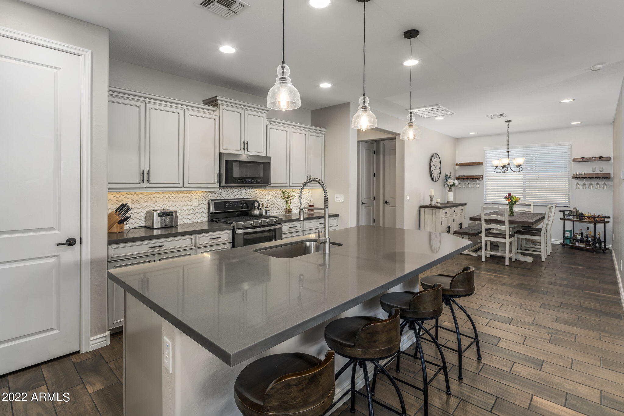 2833 East Fraktur Road Phoenix, AZ 85040 - Photo 3 of 27 Kitchen