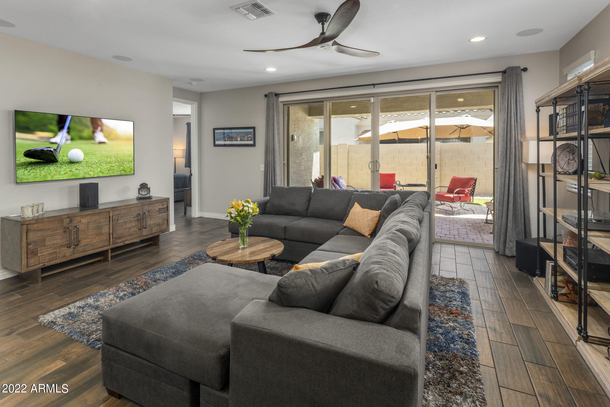 2833 East Fraktur Road Phoenix, AZ 85040 - Photo 7 of 27 Great Room