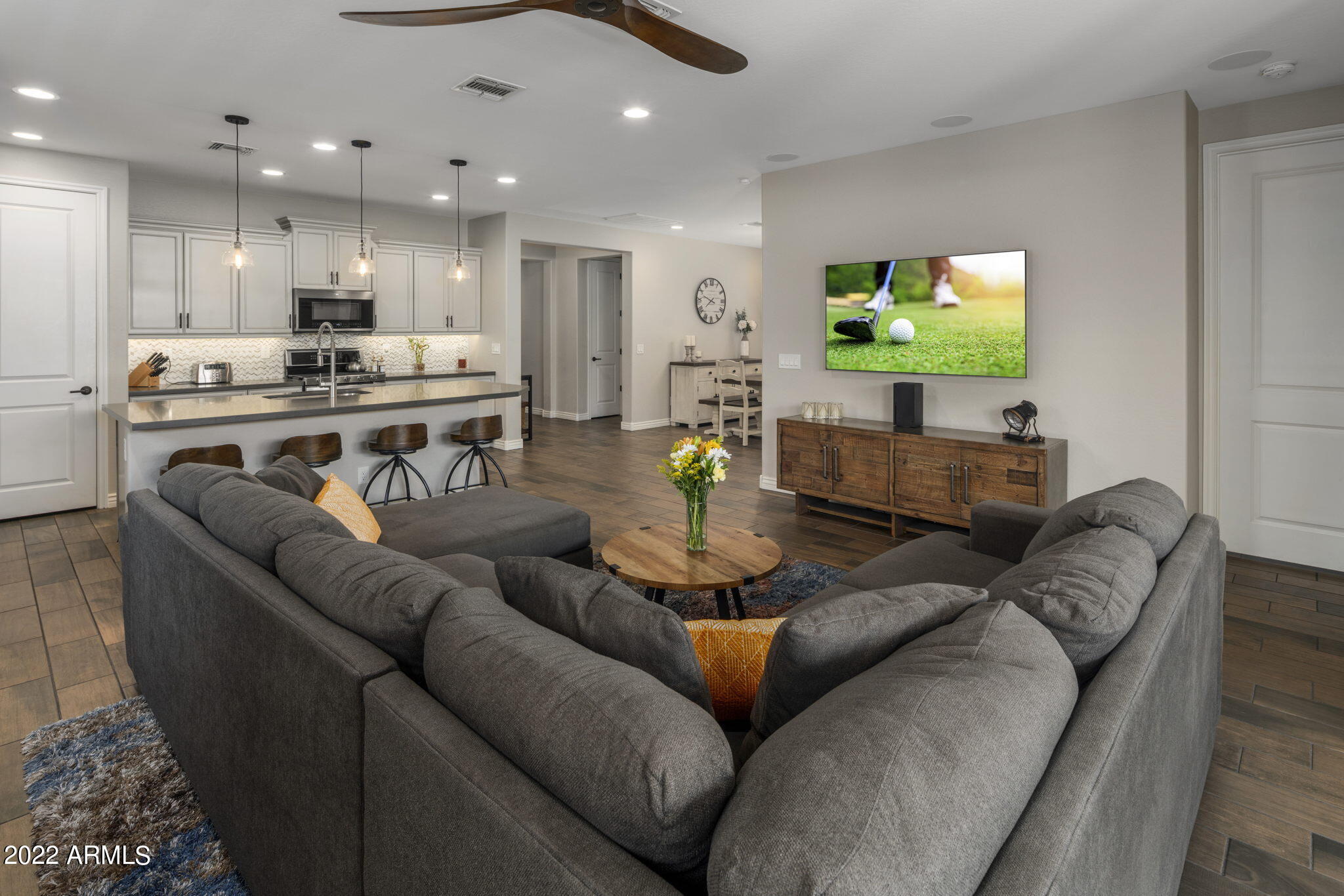 2833 East Fraktur Road Phoenix, AZ 85040 - Photo 9 of 27 Great Room into Dining