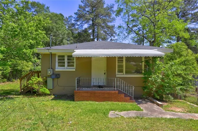 a view of house with backyard