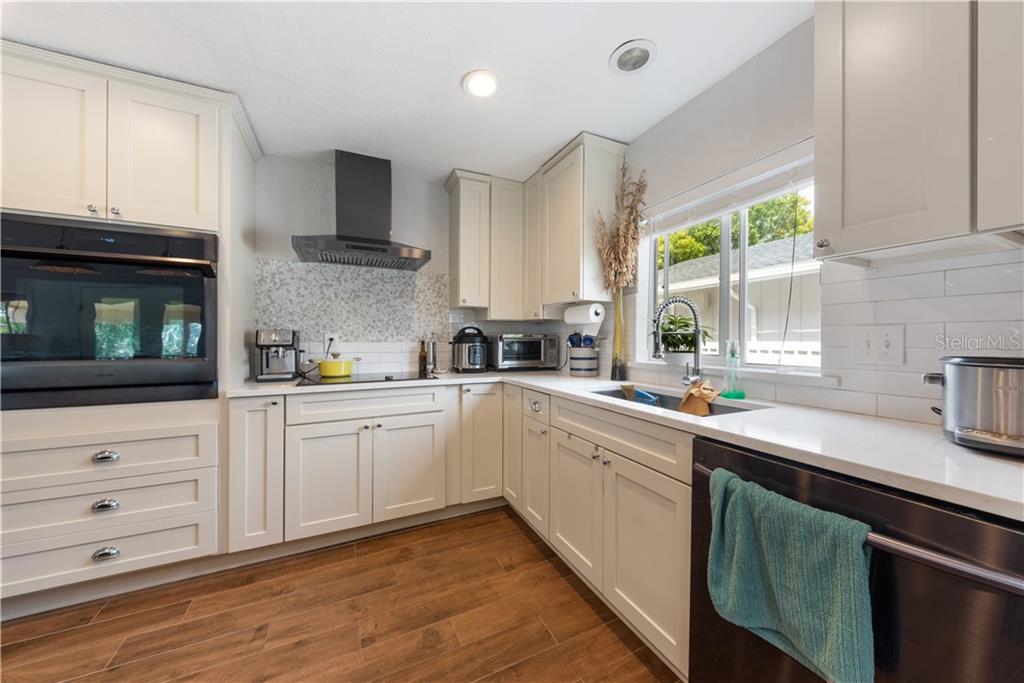 17601 1st Street East Redington Shores, FL 33708 - Photo 12 of 33