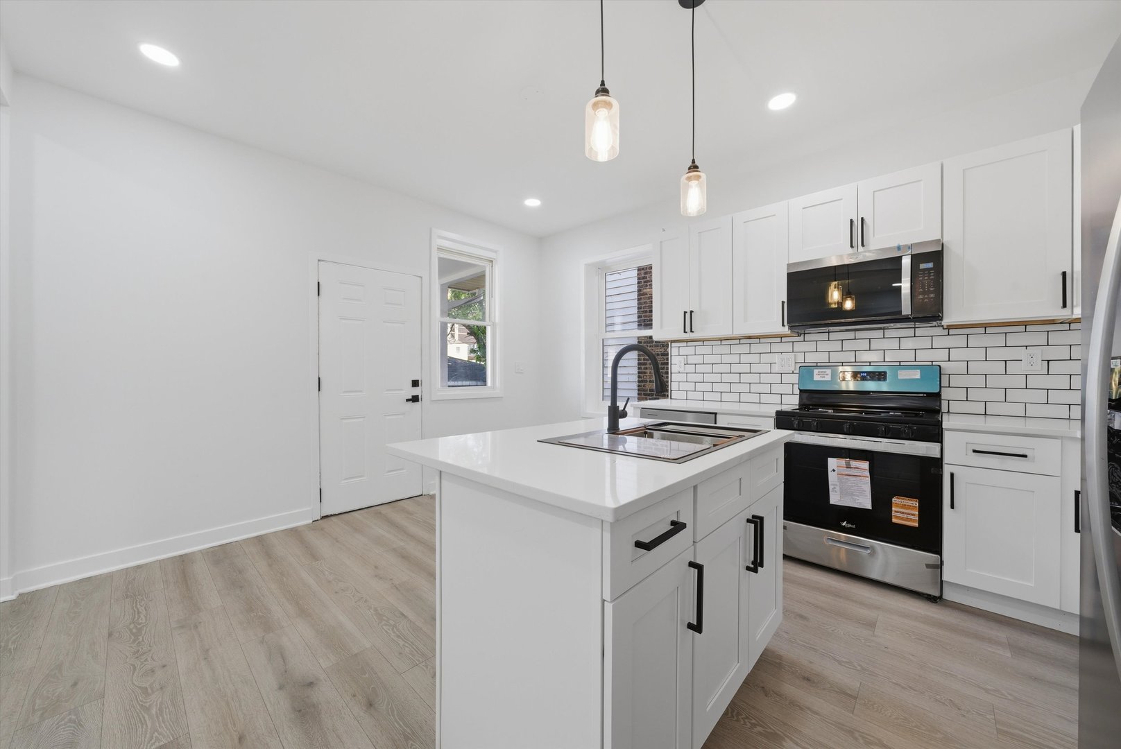 8219 South Throop Street Chicago, IL 60620 - Photo 8 of 23