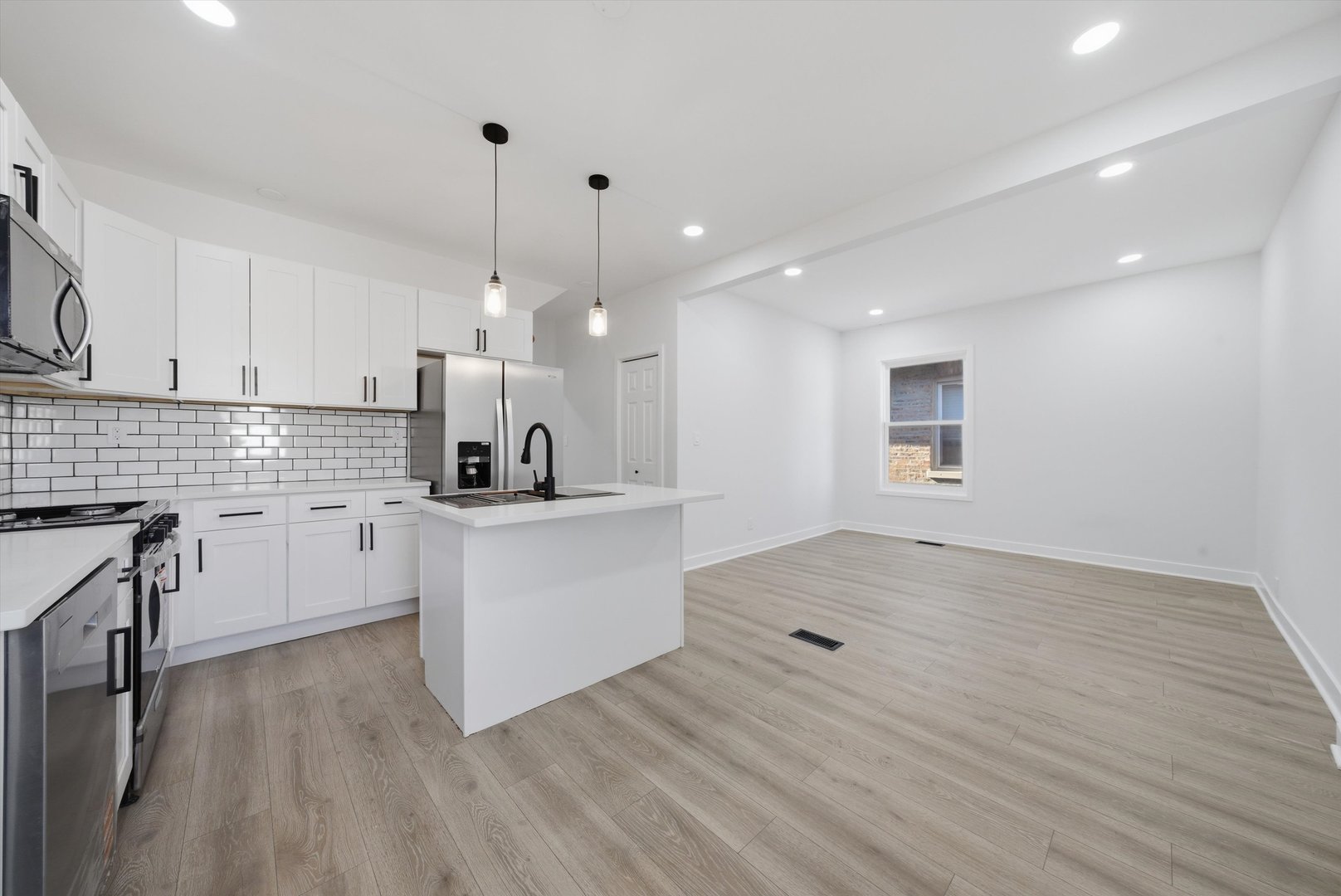 8219 South Throop Street Chicago, IL 60620 - Photo 9 of 23