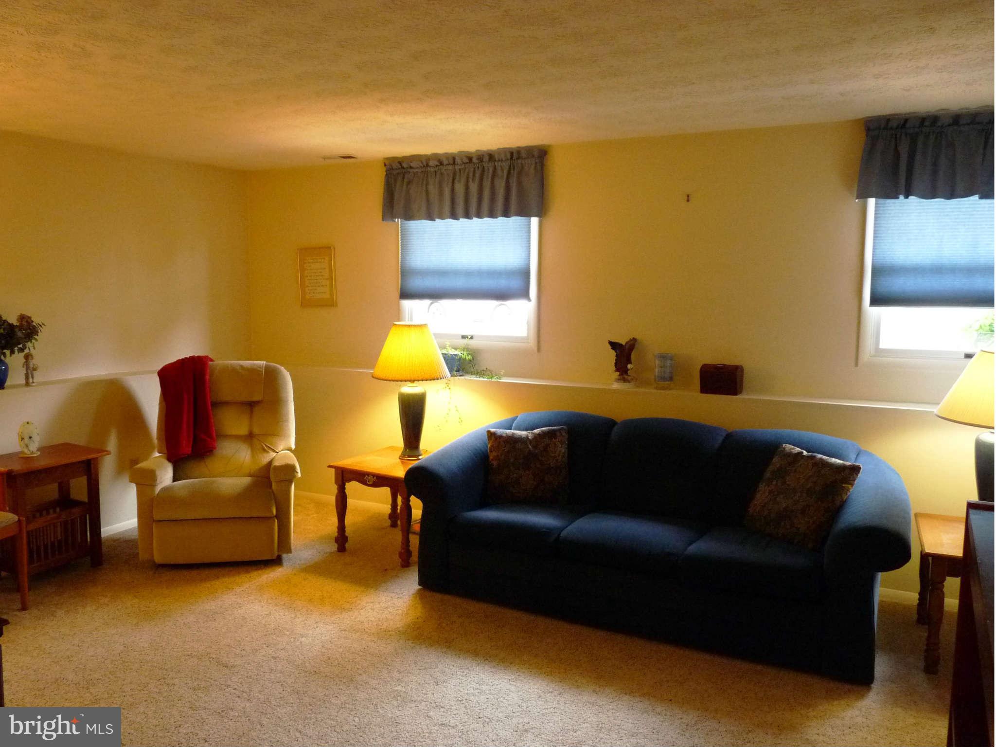 4 Box Baltimore, MD 21221 - Photo 19 of 30 a living room with furniture and a lamp