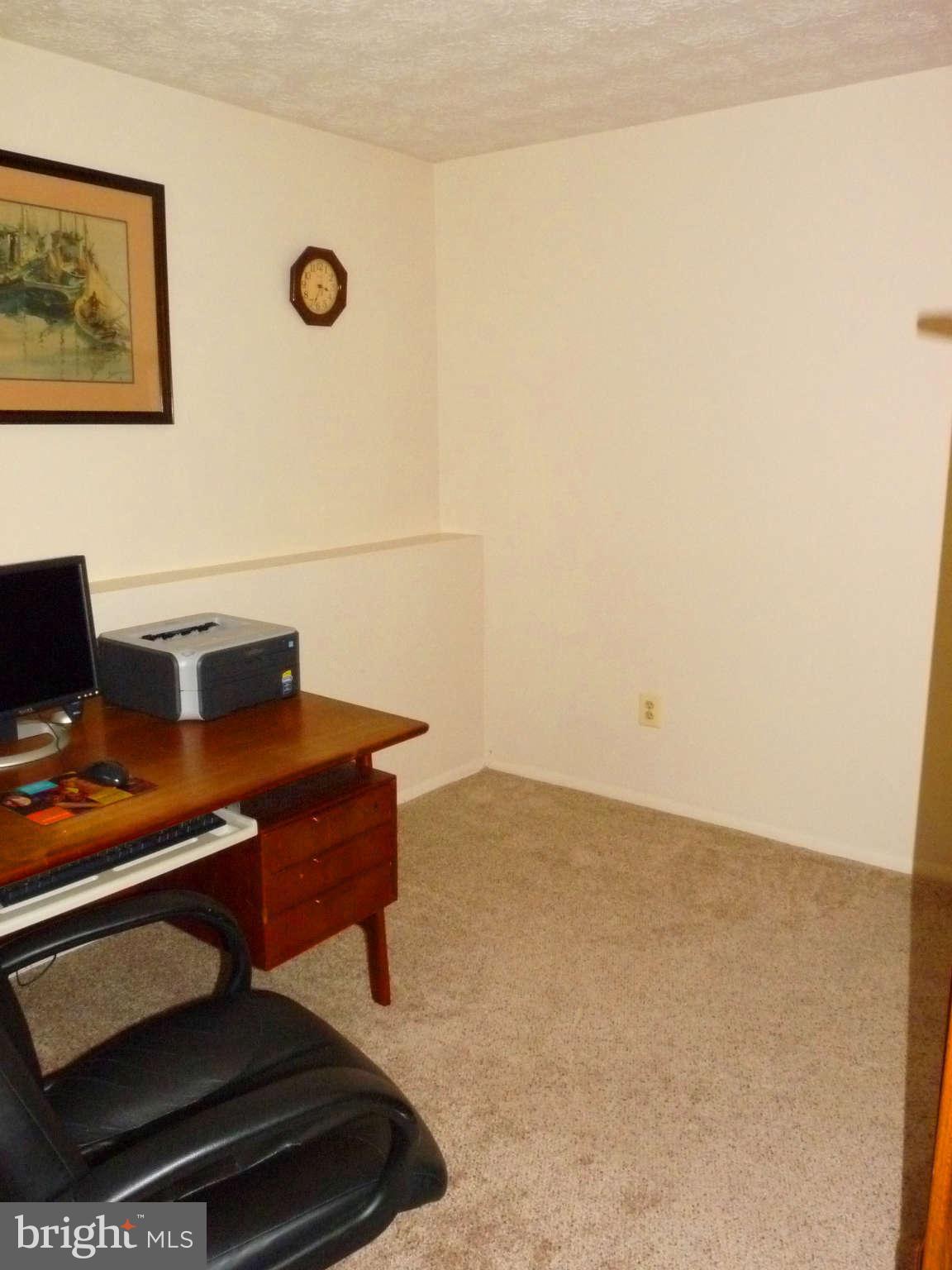 4 Box Baltimore, MD 21221 - Photo 21 of 30 a workspace with furniture and screen