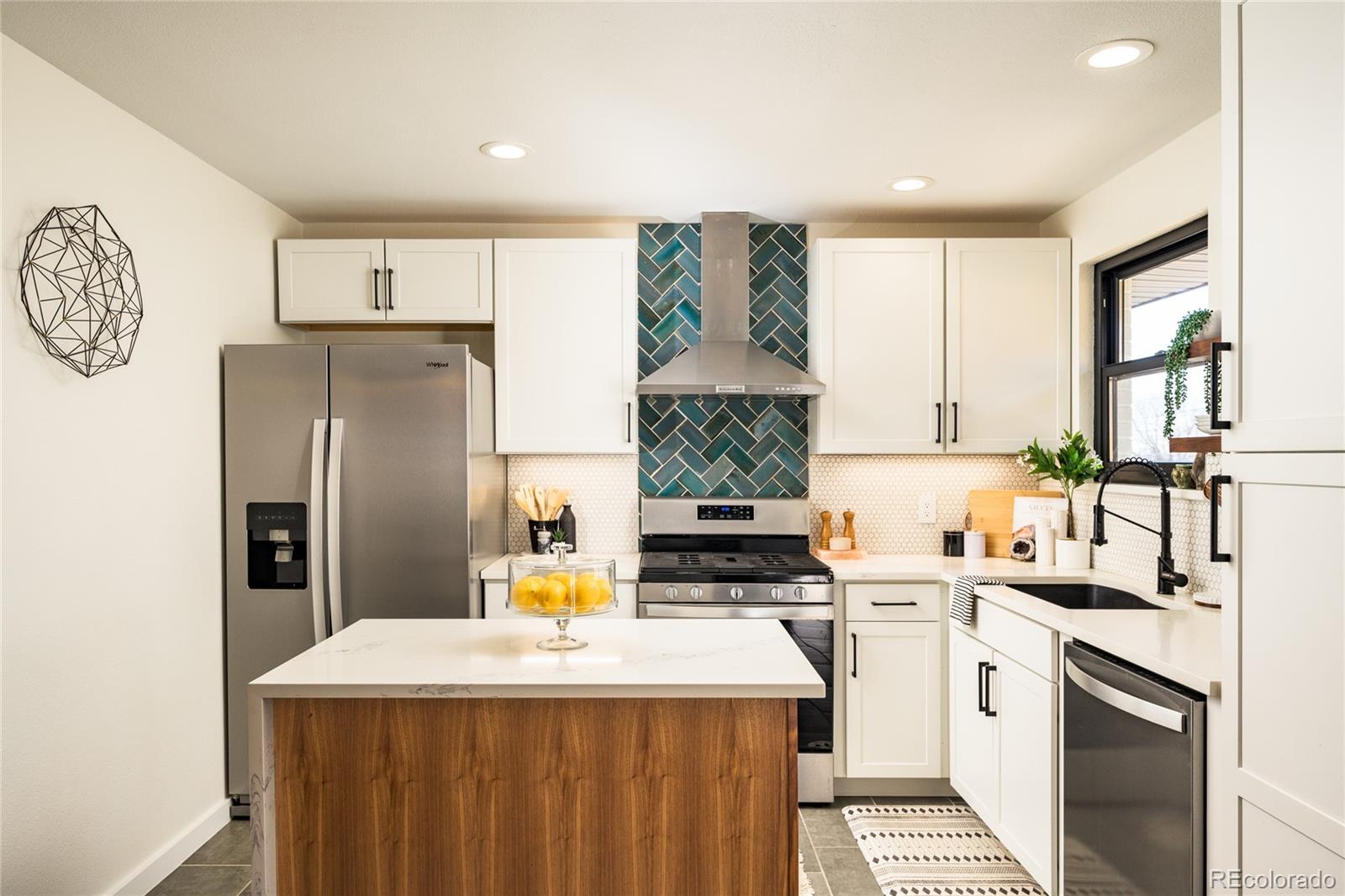 6572 Benton Circle Arvada, CO 80003 - Photo 9 of 39