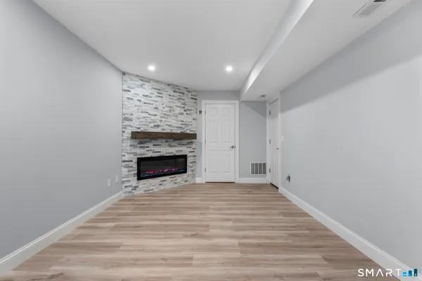 $2,700 | 133 Peddlers Drive, Unit 133, Branford, CT 06405