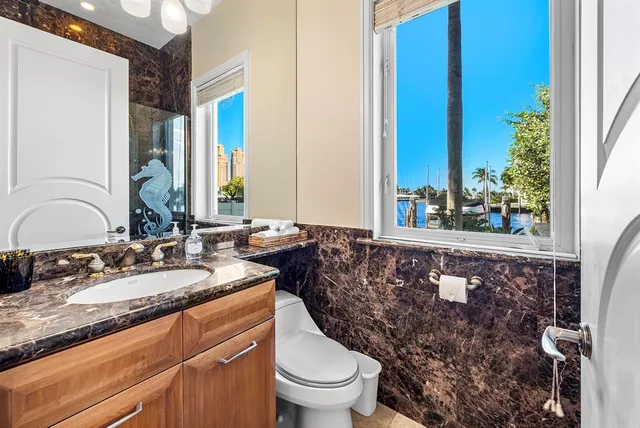 $7,950,000 | 3005 Northeast 19th Street, Fort Lauderdale, FL 33305