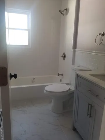 $1,800 | 456 Lincoln Boulevard, Unit SIDE, Long Beach, NY 11561