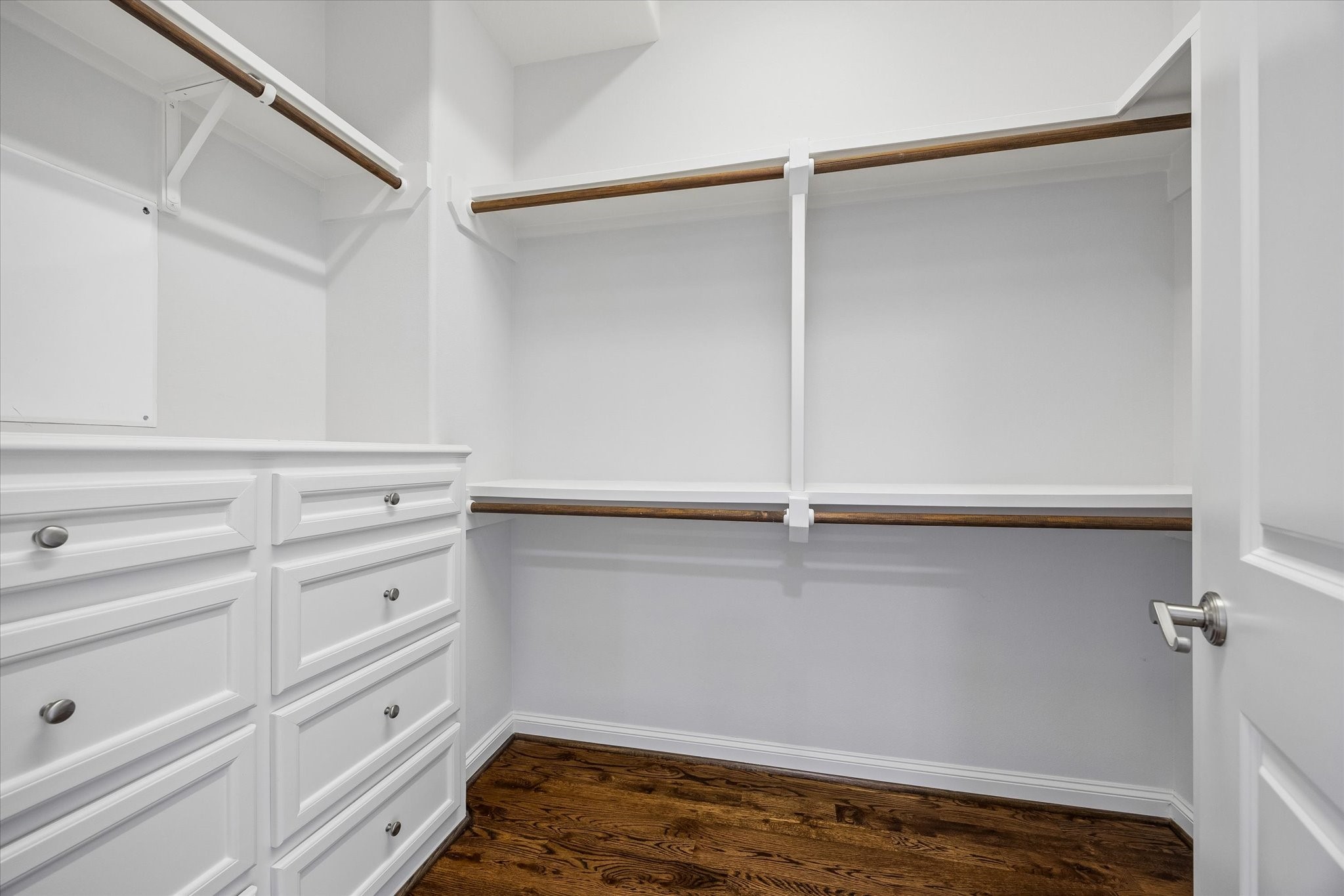 911 Queen Annes Road Houston, TX 77024 - Photo 27 of 37 Primary Closet 1