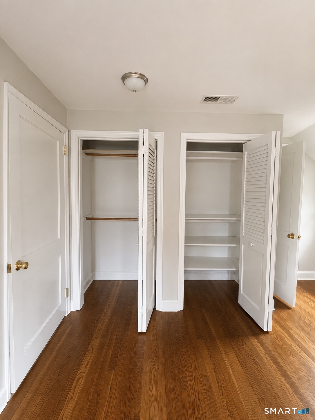 560 Old Town Road Trumbull, CT 06611 - Photo 11 of 25
