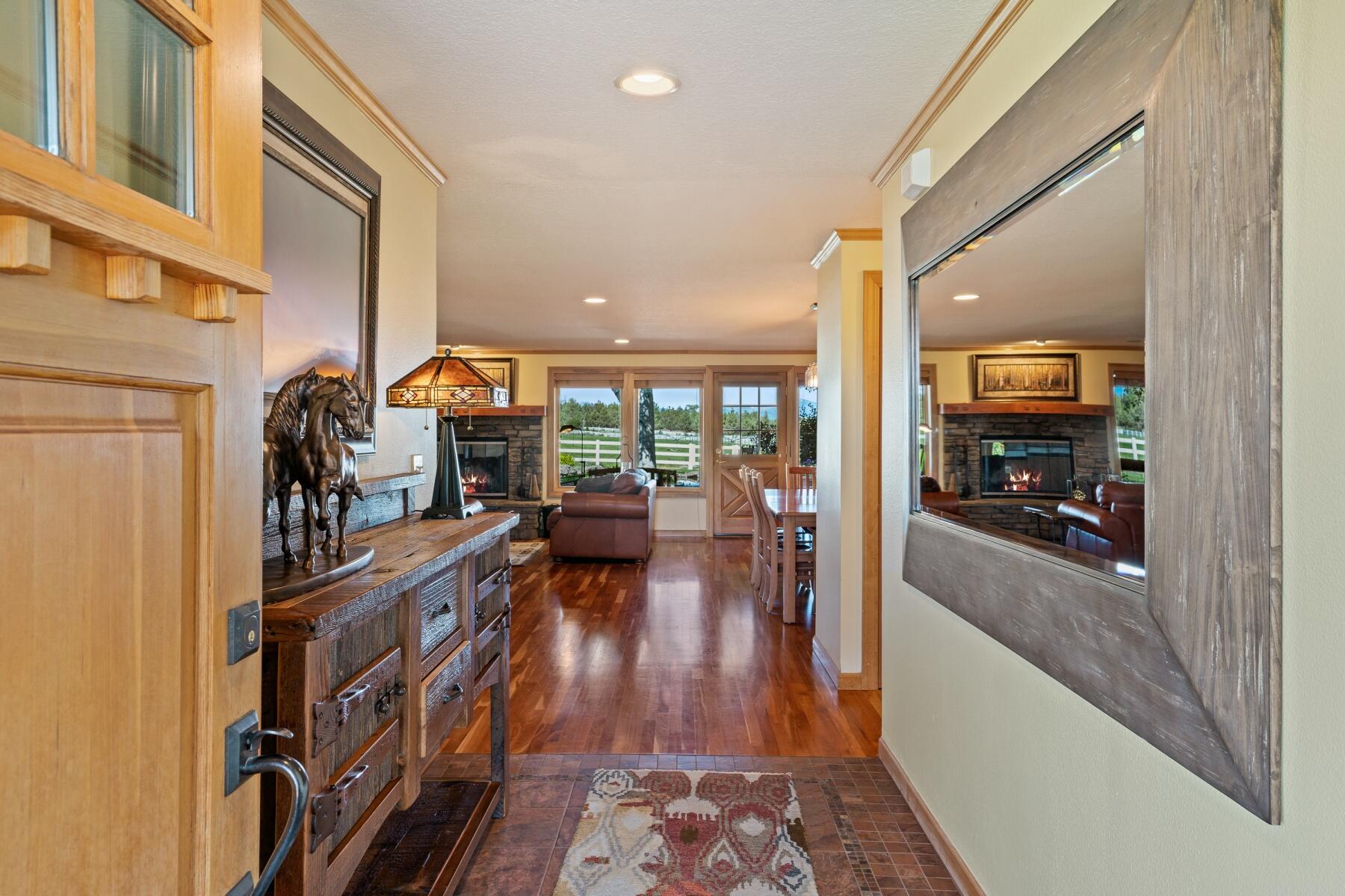 18611 Couch Market Road Bend, OR 97703 - Photo 5 of 55 05