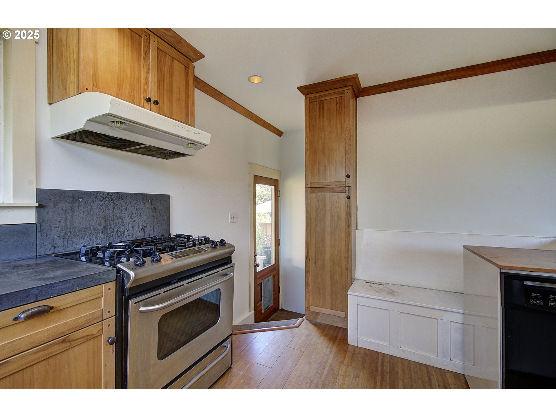 911 9th Street Oregon City, OR 97045 - Photo 6 of 29