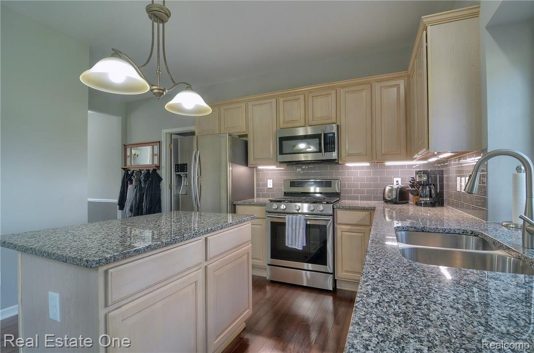 1990 Beaver Creek Drive Rochester, MI 48307 - Photo 8 of 45 Kitchen_2nd_View.jpg