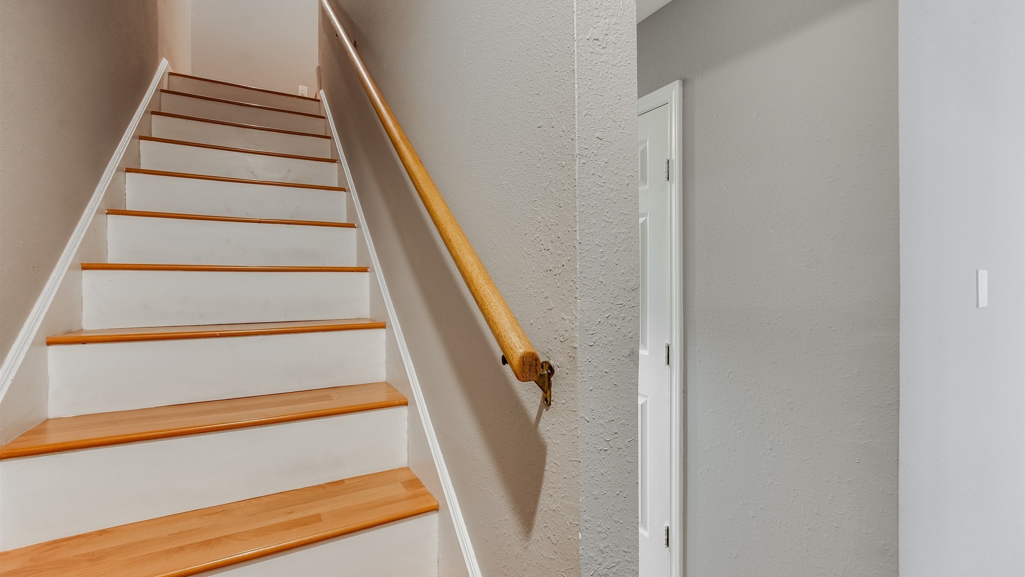 12615 Huntingwick Drive Houston, TX 77024 - Photo 18 of 35 a view of entryway