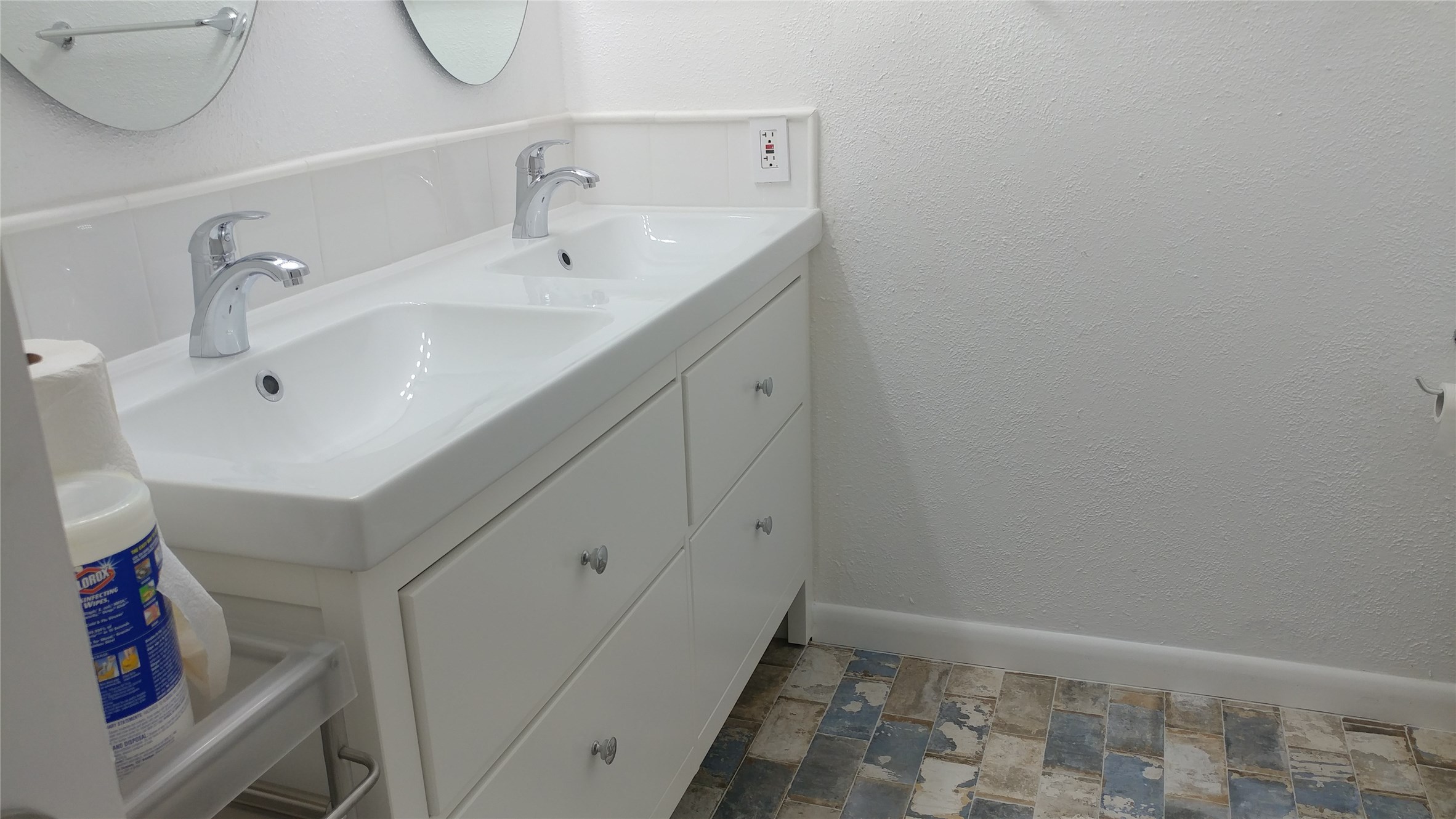 12615 Huntingwick Drive Houston, TX 77024 - Photo 30 of 35 a bathroom with a sink and a mirror