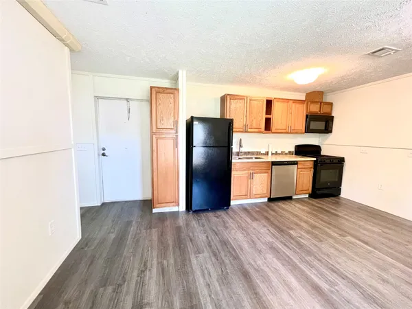 $900 | 71 Woodrow Street, Coldspring, TX 77331