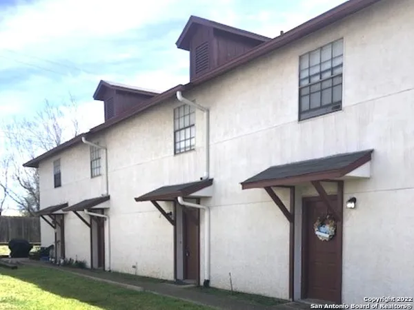 $1,100 | 550 Dukeway Drive, Unit 2, Universal City, TX 78148