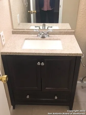 $1,100 | 550 Dukeway Drive, Unit 2, Universal City, TX 78148