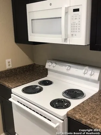 $1,100 | 550 Dukeway Drive, Unit 2, Universal City, TX 78148