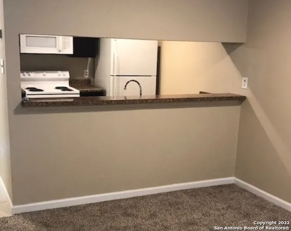 $1,100 | 550 Dukeway Drive, Unit 2, Universal City, TX 78148