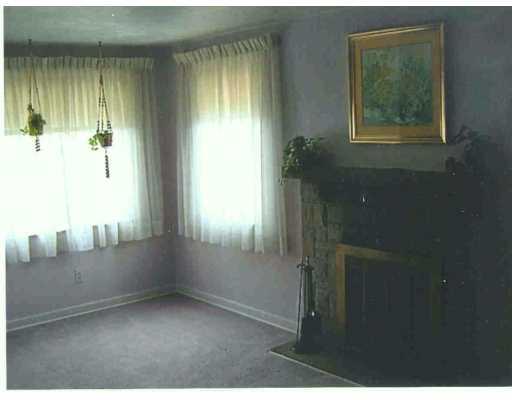 891 Rolling Rock Road Pittsburgh, PA 15234 - Photo 4 of 6 Den/Family/Great Room.