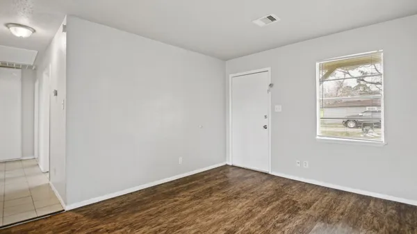 $1,095 | 612 Marshall, Angleton, TX 77515