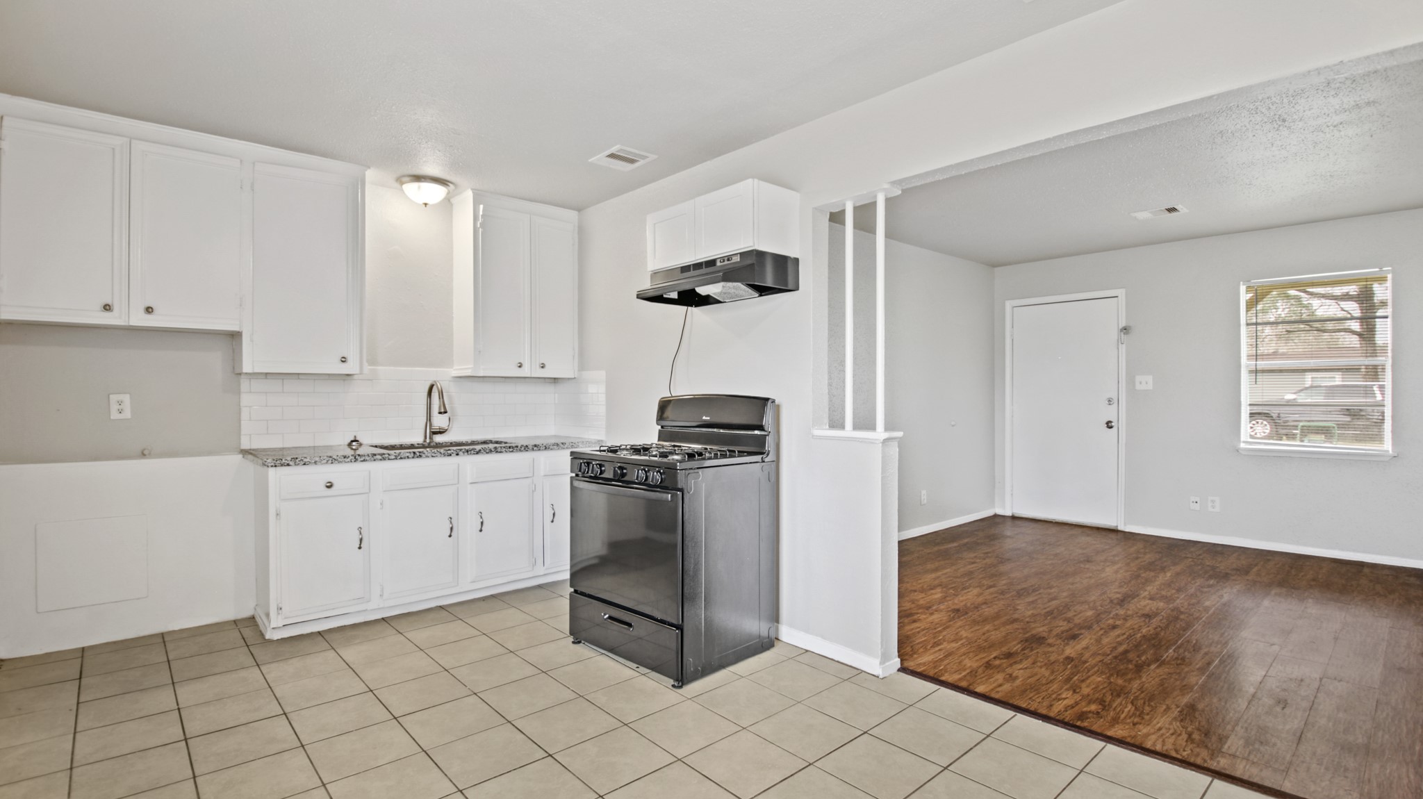 612 Marshall Angleton, TX 77515 - Photo 4 of 10