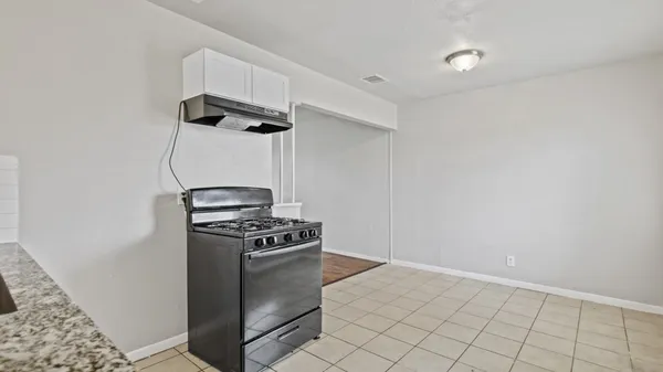 $1,095 | 612 Marshall, Angleton, TX 77515