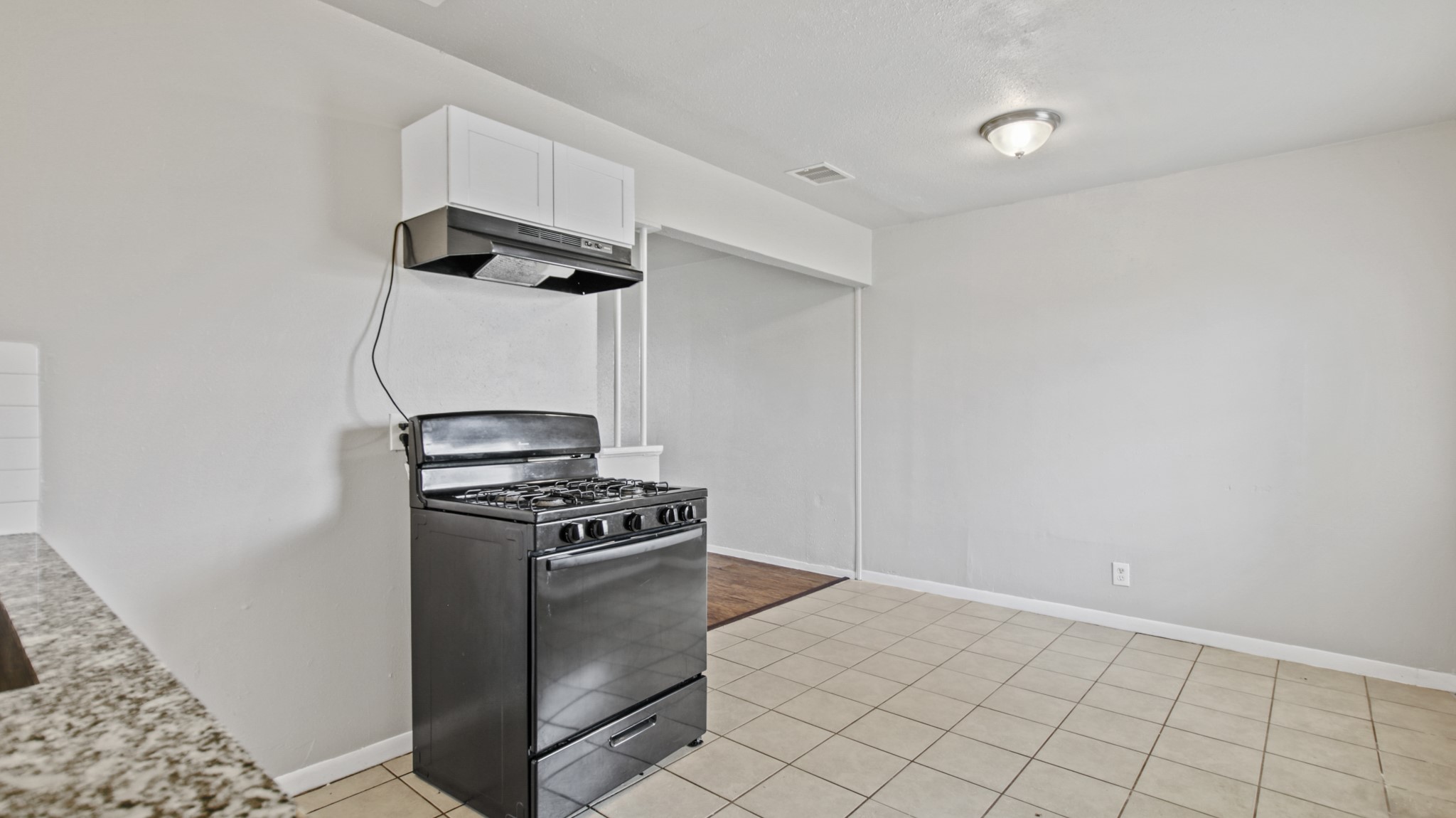 612 Marshall Angleton, TX 77515 - Photo 5 of 10