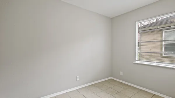 $1,095 | 612 Marshall, Angleton, TX 77515