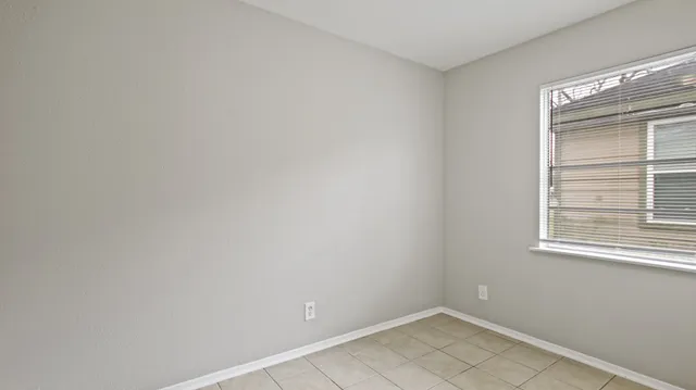 $1,195 | 612 Marshall, Angleton, TX 77515