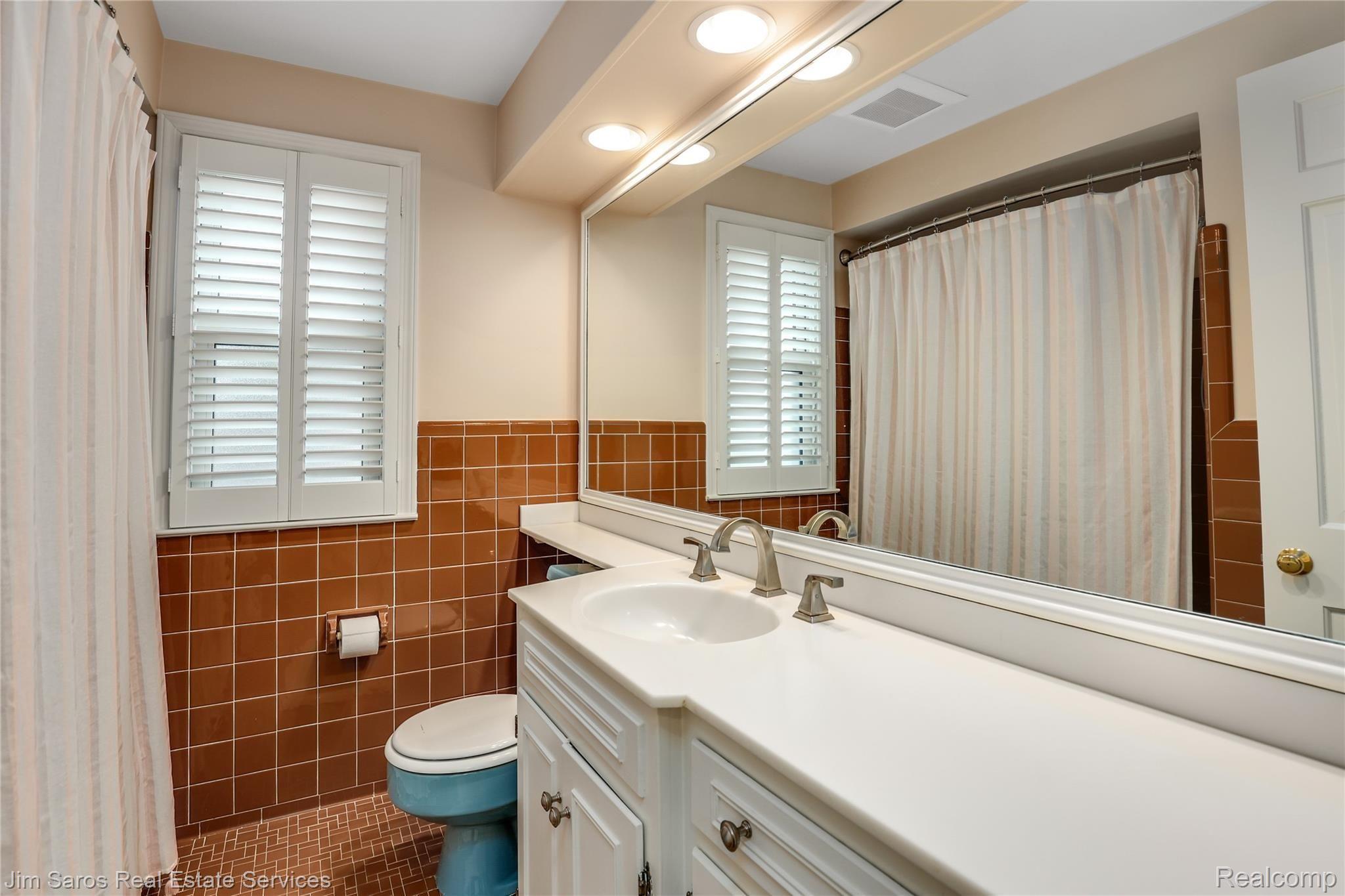 61 Colonial Road Grosse Pointe, MI 48236 - Photo 35 of 47 35-61 Colonial Rd Grosse Pointe Shores0038.jpg