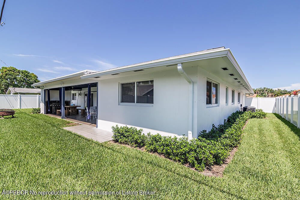 2285 Palm Road West Palm Beach, FL 33406 - Photo 20 of 27 a front view of a house with garden