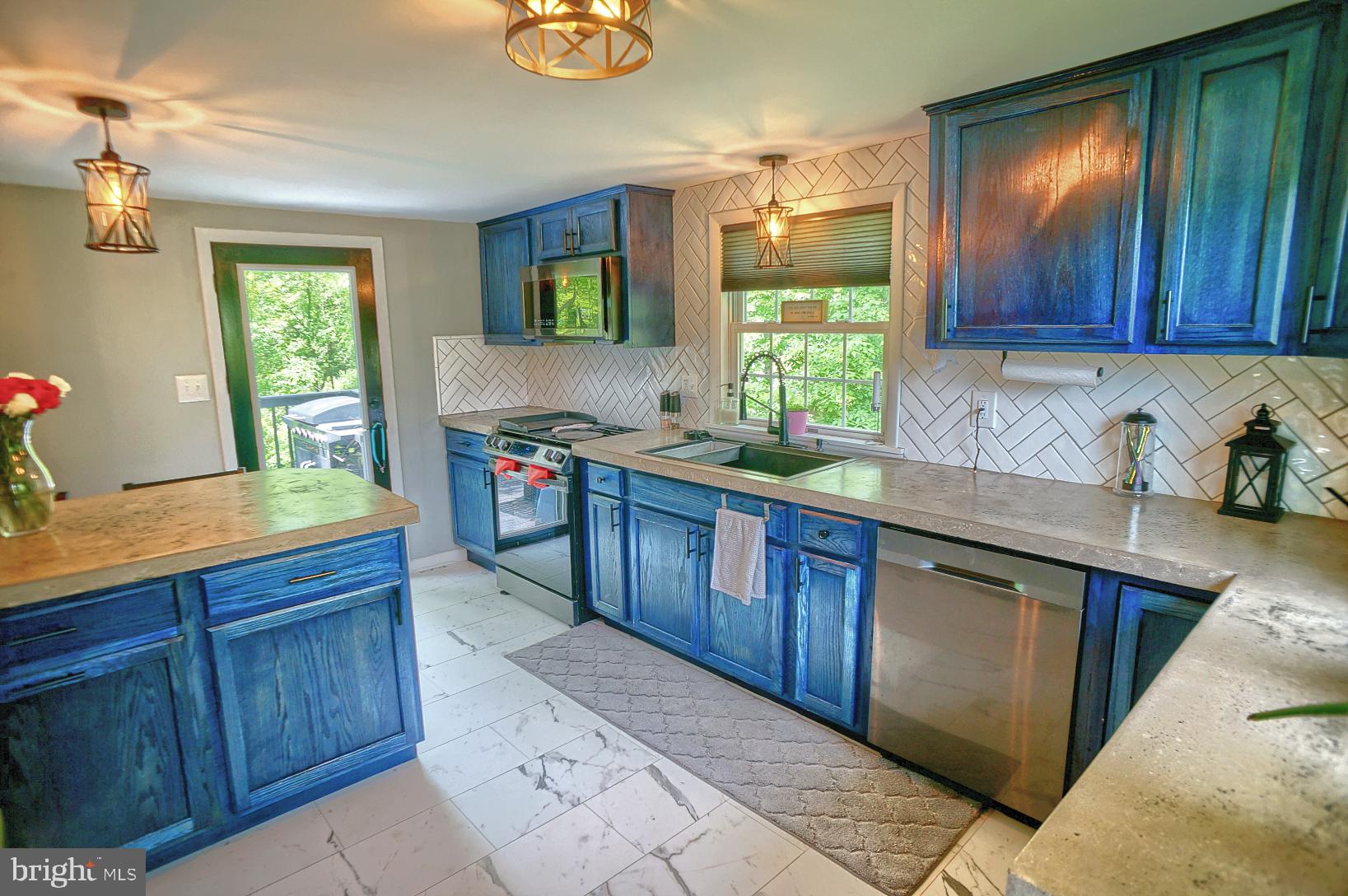 311 Sample Bridge Road Mechanicsburg, PA 17050 - Photo 6 of 32 Gallery Image 6