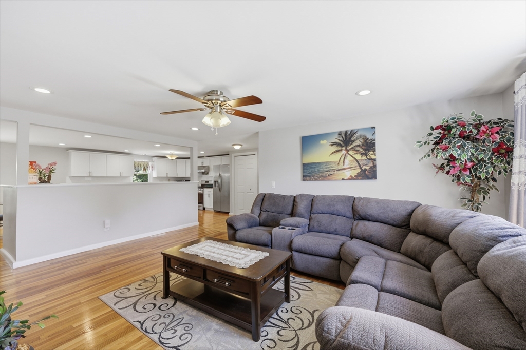 86 Scarsdale Road Springfield, MA 01129 - Photo 3 of 40