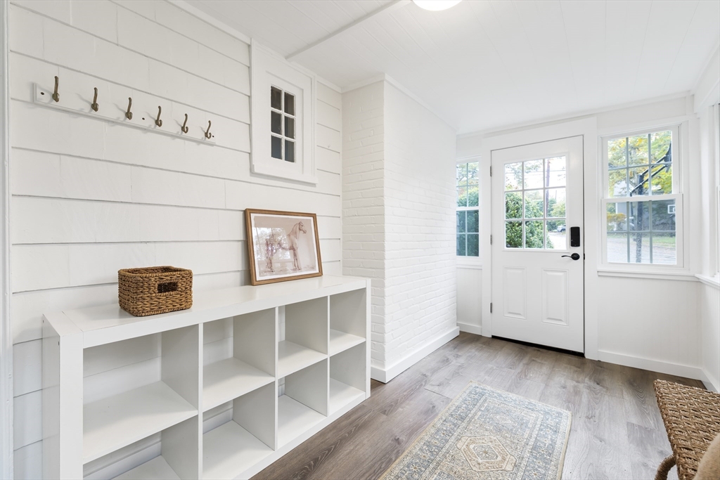 332 Hillcrest Road Needham, MA 02492 - Photo 12 of 33