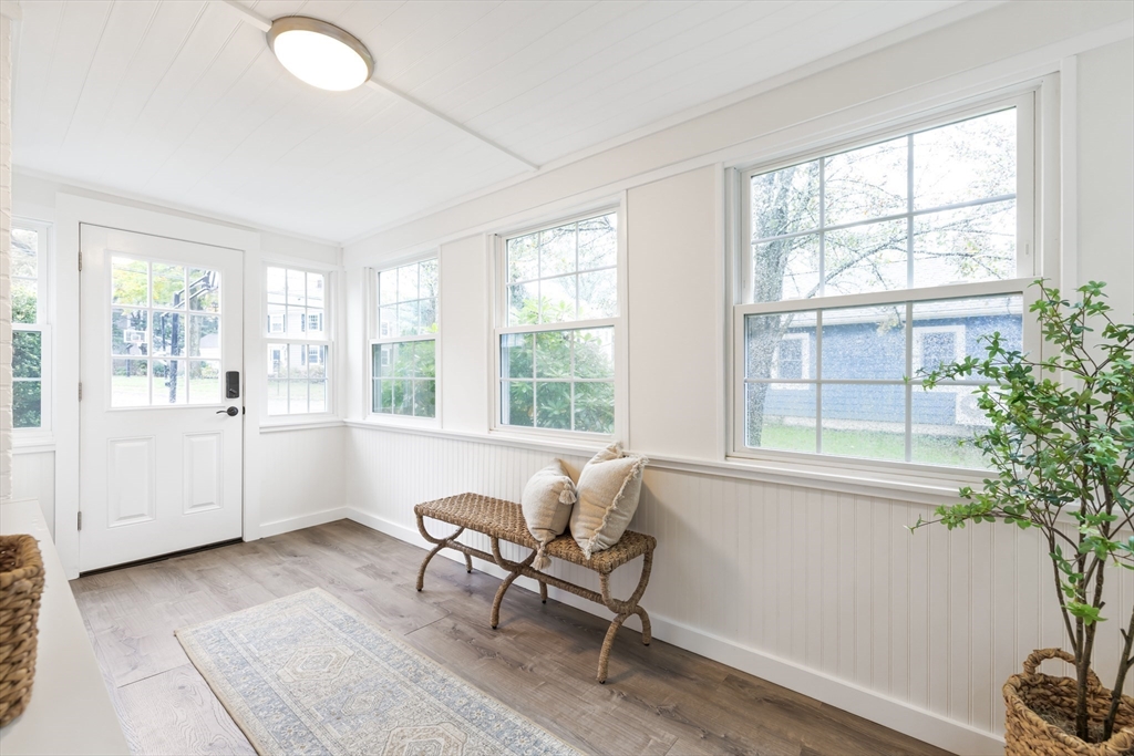 332 Hillcrest Road Needham, MA 02492 - Photo 13 of 33