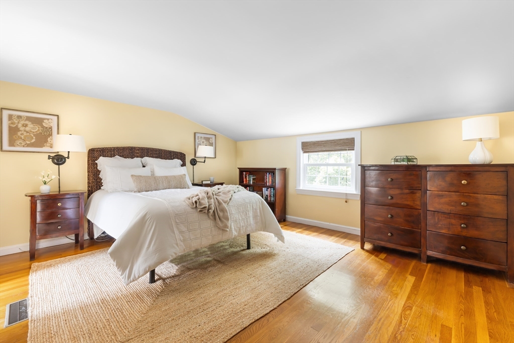 332 Hillcrest Road Needham, MA 02492 - Photo 14 of 33