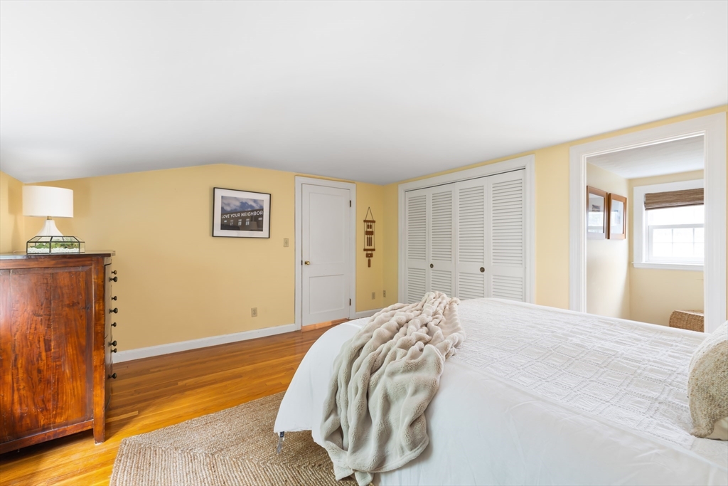 332 Hillcrest Road Needham, MA 02492 - Photo 15 of 33