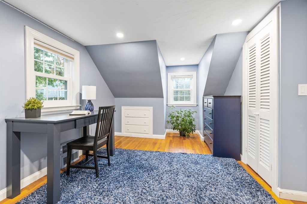 332 Hillcrest Road Needham, MA 02492 - Photo 18 of 33