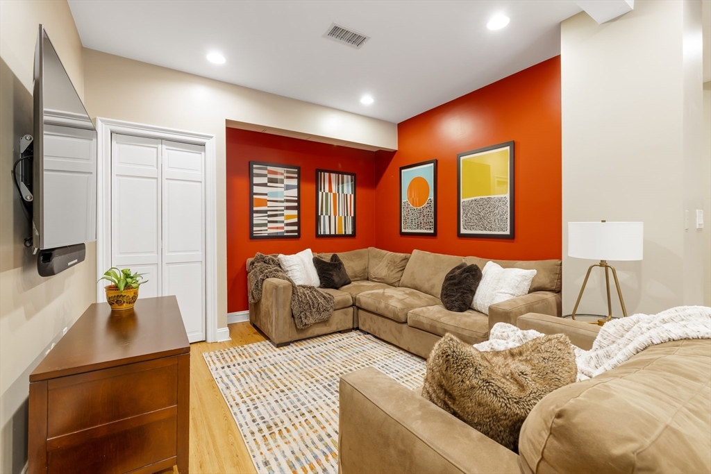 332 Hillcrest Road Needham, MA 02492 - Photo 21 of 33