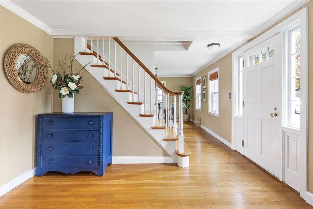 332 Hillcrest Road Needham, MA 02492 - Photo 5 of 33