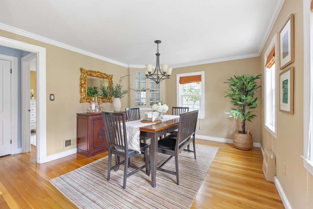 332 Hillcrest Road Needham, MA 02492 - Photo 6 of 33