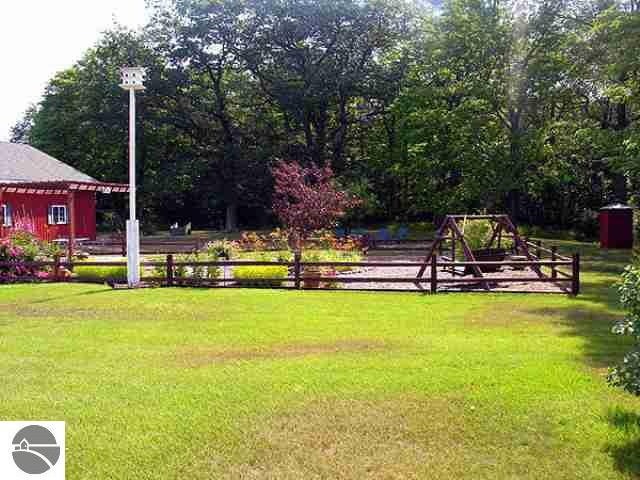 4701 Ridgewood Road Traverse City, MI 49686 - Photo 8 of 25 1724936-7.JPG
